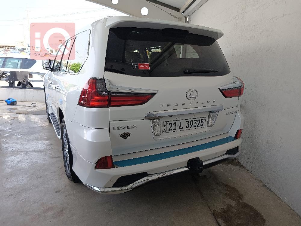 Lexus LX